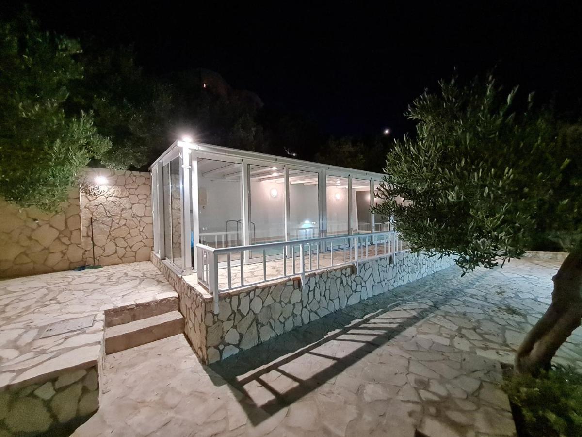 Vila Maslina Apartments Mit Pool Und Garten Nahe Am Strand 투체피 외부 사진
