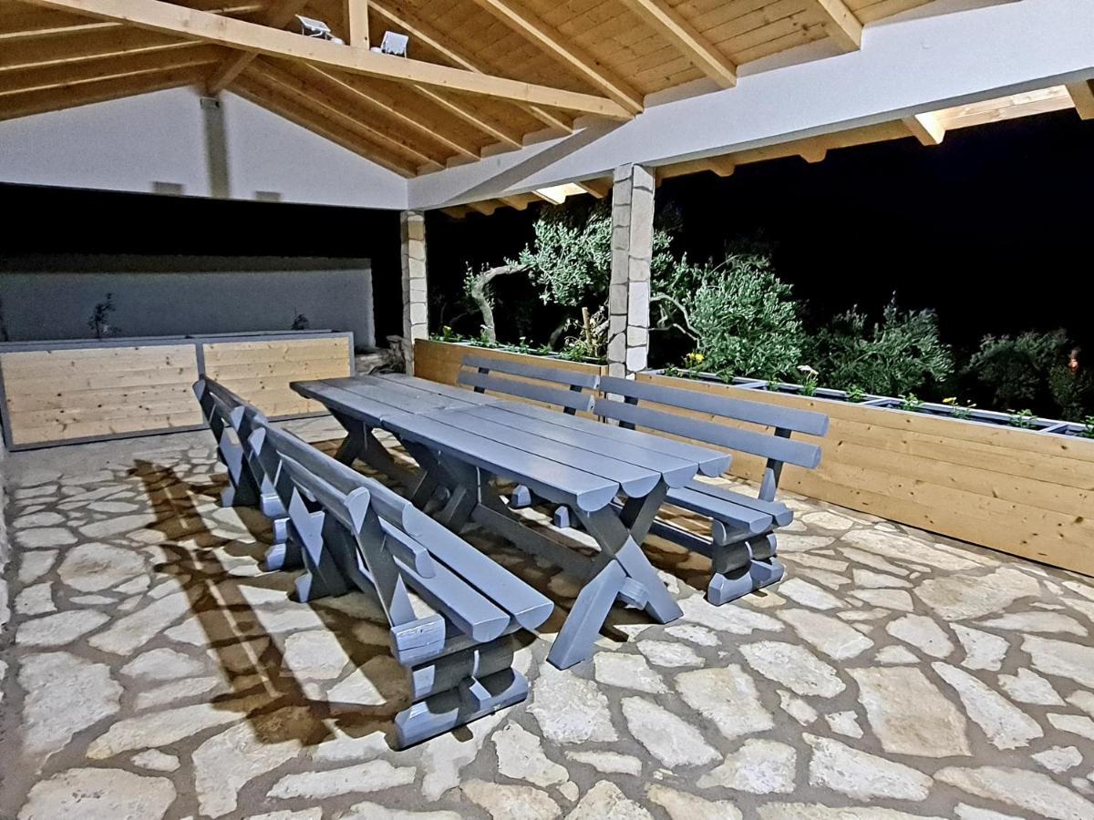 Vila Maslina Apartments Mit Pool Und Garten Nahe Am Strand 투체피 외부 사진
