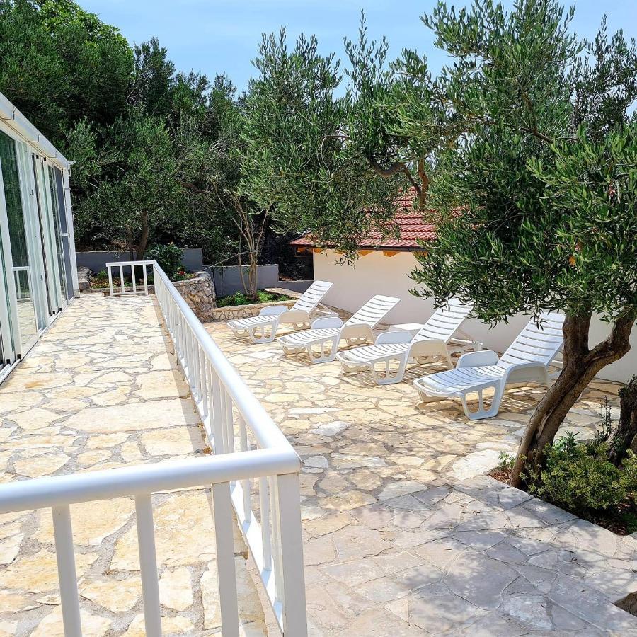 Vila Maslina Apartments Mit Pool Und Garten Nahe Am Strand 투체피 외부 사진