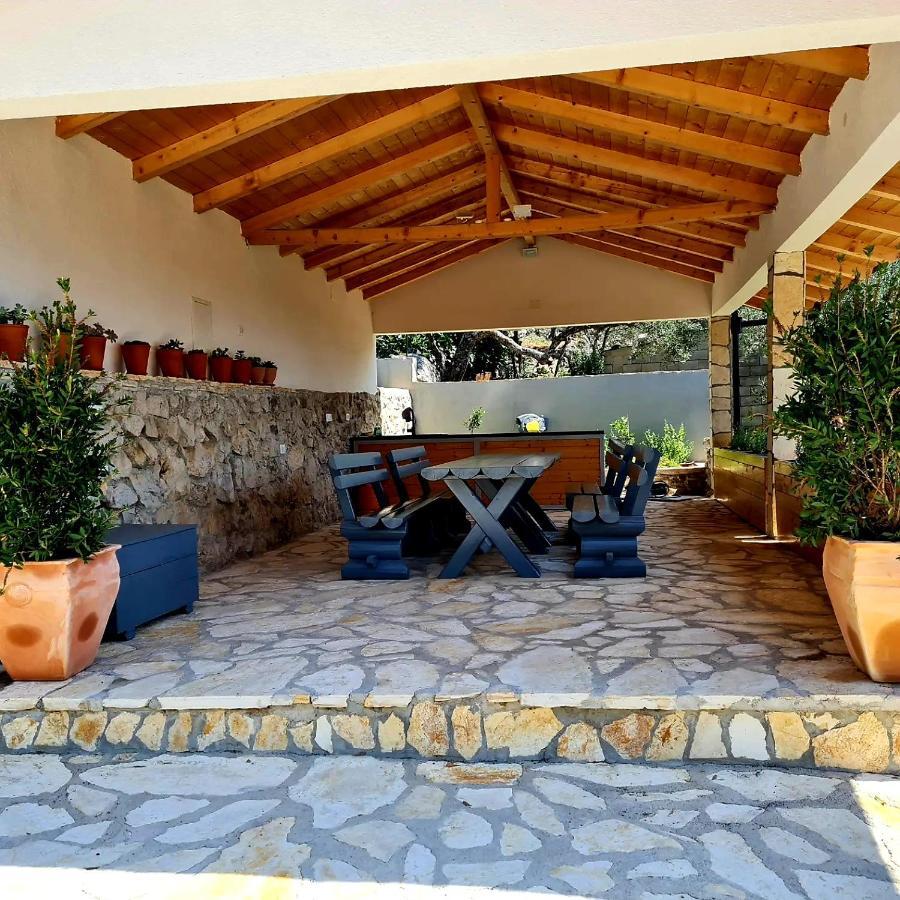 Vila Maslina Apartments Mit Pool Und Garten Nahe Am Strand 투체피 외부 사진