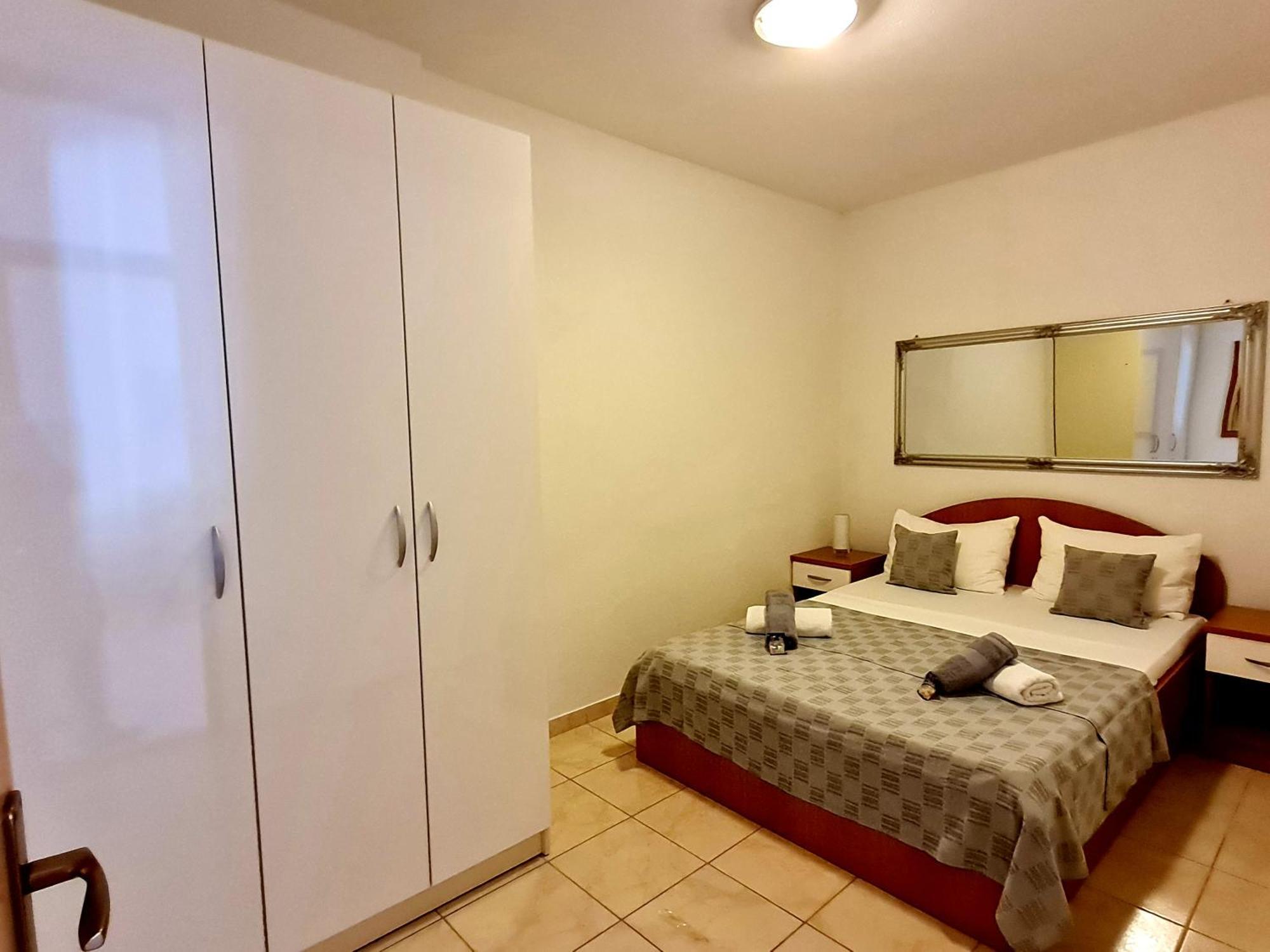 Vila Maslina Apartments Mit Pool Und Garten Nahe Am Strand 투체피 객실 사진