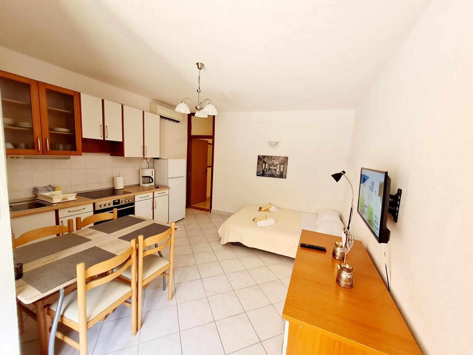 Vila Maslina Apartments Mit Pool Und Garten Nahe Am Strand 투체피 객실 사진