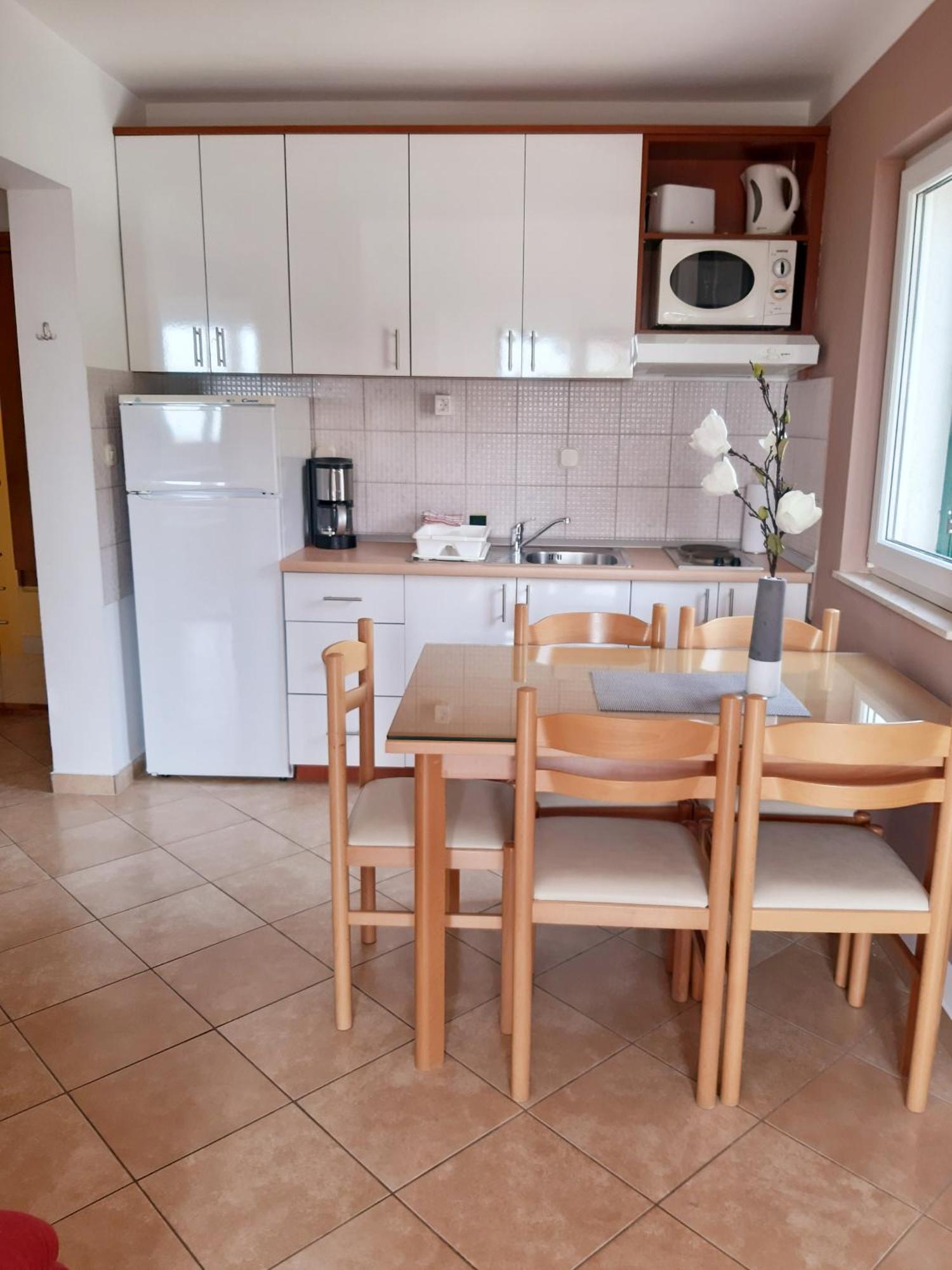 Vila Maslina Apartments Mit Pool Und Garten Nahe Am Strand 투체피 객실 사진